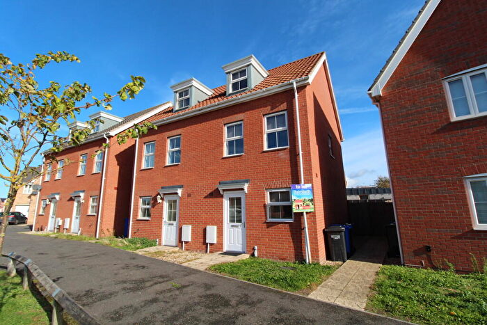 3 Bedroom Semi-Detached House To Rent In Smoke House View, Beck Row, IP28