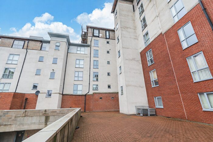 1 Bedroom Flat For Sale In St Crispens Court, Stockwell Gate, Mansfield, NG18