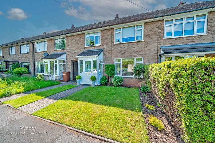 3 Bedroom Terraced House For Sale In Sherwood Walk, Walsall, WS9