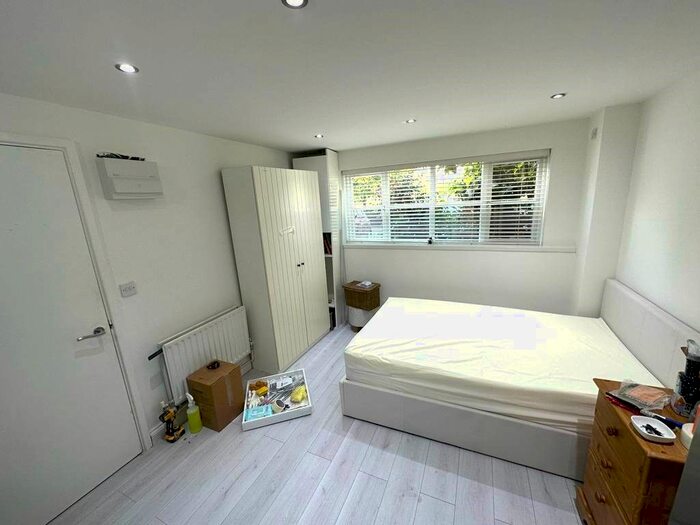 Studio To Rent In Bedevere Road, London, N9