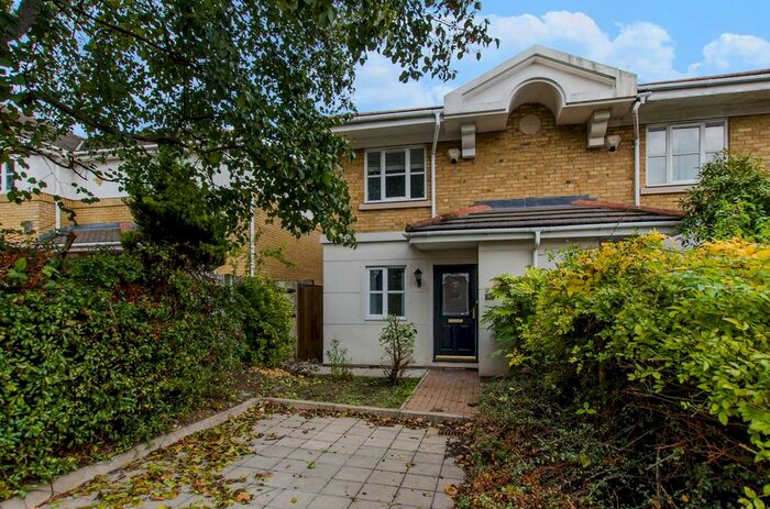 3 Bedroom Property To Rent In Glenburnie Road, Tooting, London, SW17