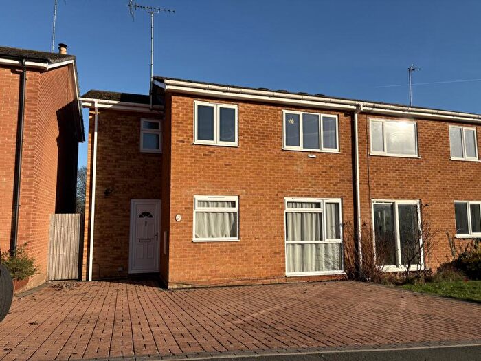 4 Bedroom Semi Detached House For Sale In High Acres Banbury, OX16