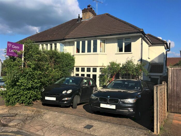 3 Bedroom Semi-Detached House To Rent In Edward Close, St Albans, AL1