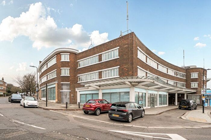 2 Bedroom Flat For Sale In Haymills Court, Hanger Green, Ealing, W5