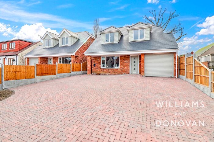 4 Bedroom Detached House For Sale In Pound Lane, Bowers Gifford, SS13