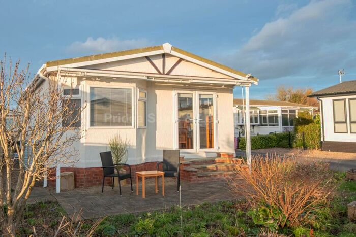 2 Bedroom Park Home For Sale In West End Park, Ingham, LN1