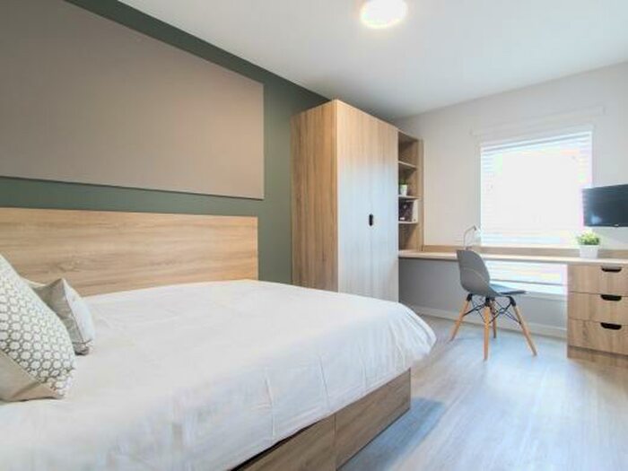 4 Bedroom Flat To Rent In Morrison Circus, Edinburgh, EH3