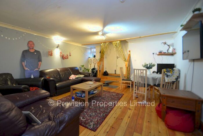 4 Bedroom Flat To Rent In St Johns Avenue, Hyde Park, Leeds, LS6