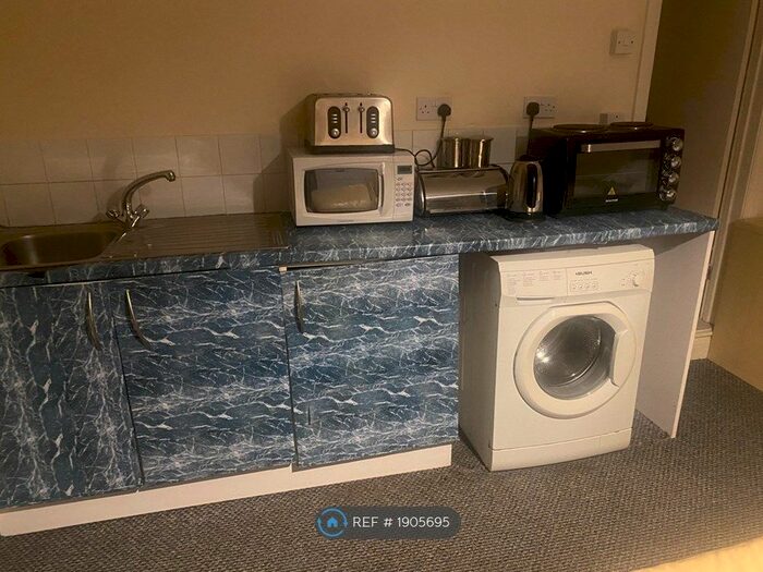 Studio To Rent In Waterden Road, Guildford, GU1