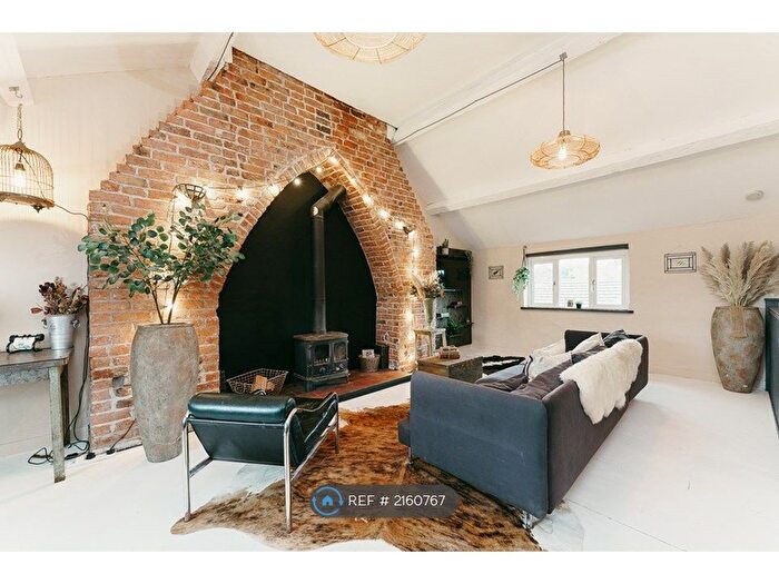 1 Bedroom Terraced House To Rent In Macclesfield, Macclesfield, SK10