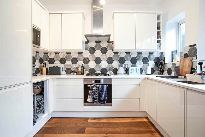 2 Bedroom Apartment To Rent In Nightingale Road, Clapton, Hackney, London, E5