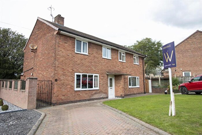 3 Bedroom Semi-Detached House For Sale In The Crescent, Brimington, Chesterfield, S43