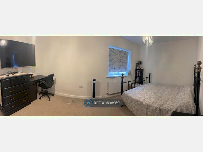 4 Bedroom Semi-Detached House To Rent In Trinity Drive, Folkestone, CT19