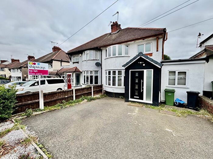 3 Bedroom Semi-Detached House To Rent In Pensnett Road, Dudley, DY1