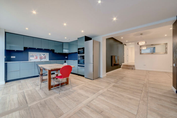 3 Bedroom Flat To Rent In Nassington Road, South End Green, NW3