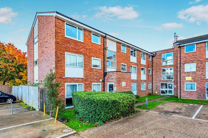 2 Bedroom Flat To Rent In Burns Drive, Hemel Hempstead, Hertfordshire, HP2