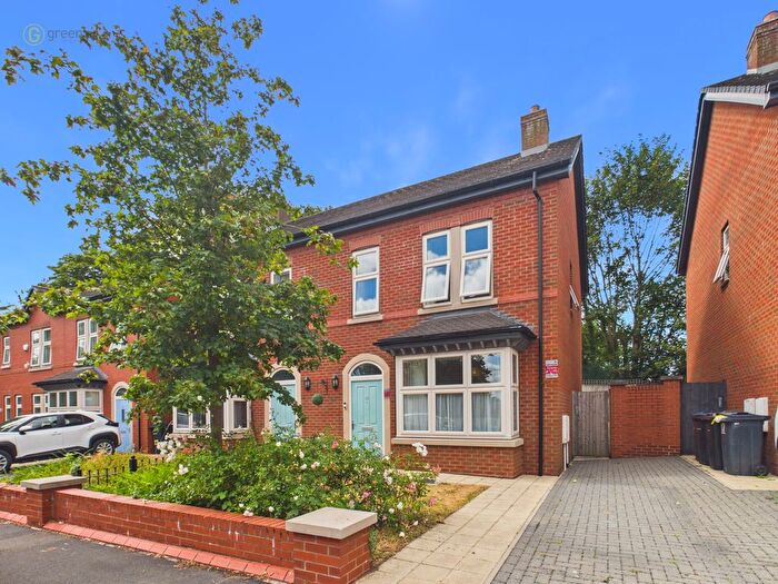 3 Bedroom Semi-Detached House For Sale In Simmons Crescent, Birmingham, B23