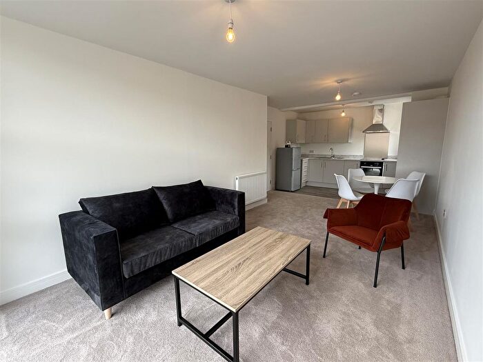 2 Bedroom Flat To Rent In Chadwick Court, Woodlands Village, Wakefield, WF1