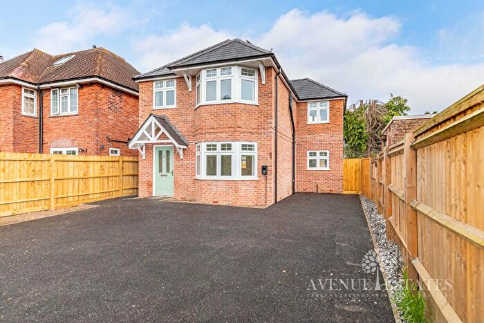 3 Bedroom Detached House For Sale In Leybourne Avenue, Bournemouth, Dorset, BH10