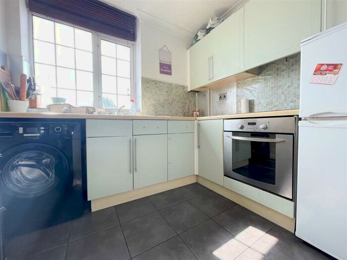 2 Bedroom Flat To Rent In Steepleview, London Road, Grays, RM17