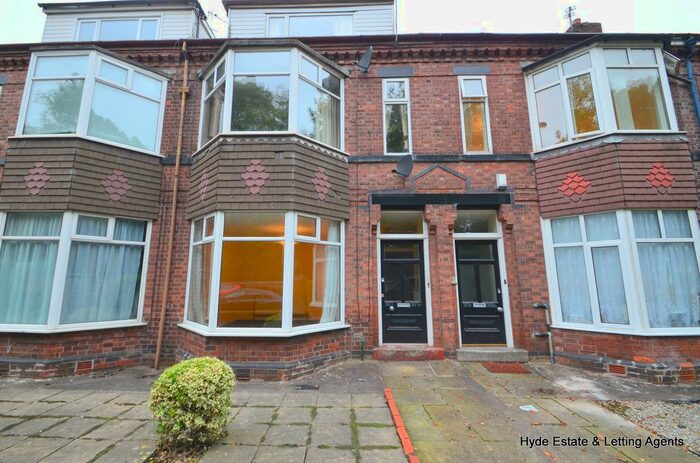 2 Bedroom Flat To Rent In Bury Old Road, Prestwich, Manchester, M25