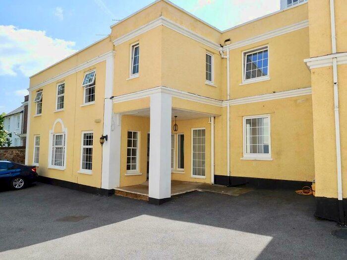 1 Bedroom House To Rent In Furnished Professional House Share, EX2