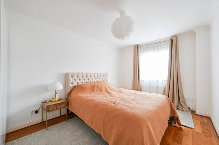 1 Bedroom Flat For Sale In Compass Point, Tower Hamlets, London, E14