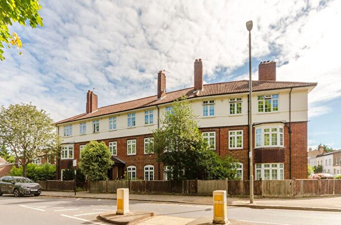 2 Bedroom Flat For Sale In Fountain Road, Tooting, London, SW17
