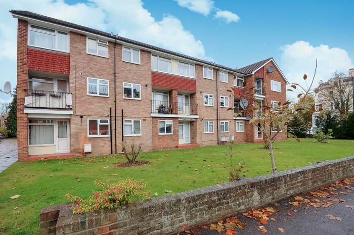 2 Bedroom Flat To Rent In St. Leonards Road, Windsor, SL4