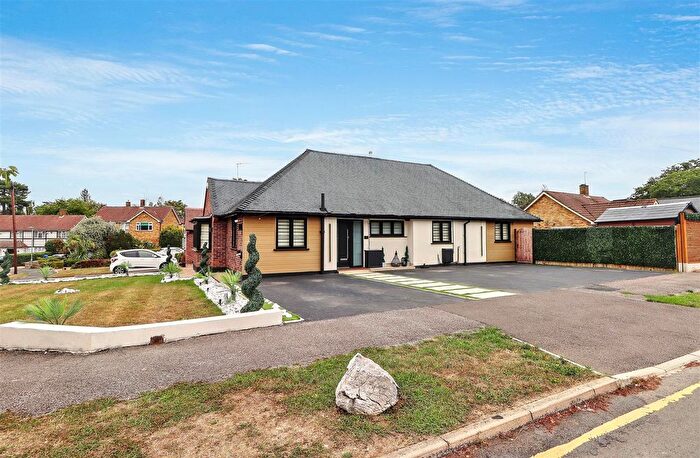 3 Bedroom Bungalow For Sale In Grange Road, Elstree, Borehamwood, WD6