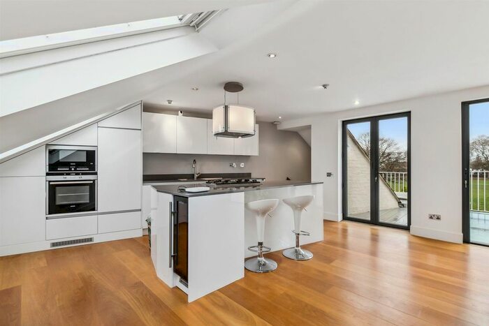 3 Bedroom Flat To Rent In Settrington Road, London, SW6