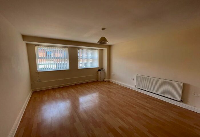 2 Bedroom Flat To Rent In Brefney House Fleet Street, Ashton-under-Lyne, OL6