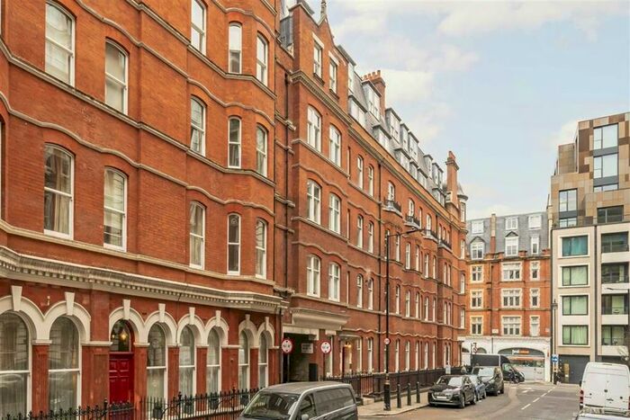 3 Bedroom Flat To Rent In Eastcastle Street, London, W1T