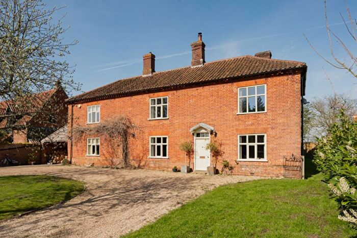 6 Bedroom Detached House For Sale In The Street, Ringland, Norfolk, NR8