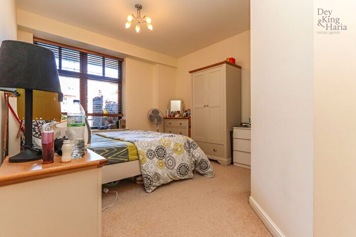 2 Bedroom Flat To Rent In Lockhart Road, Watford, Hertfordshire, WD17