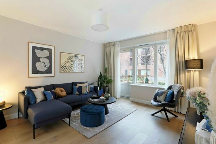 4 Bedroom Flat To Rent In Soapmaker Mews Sugar House Island, E15