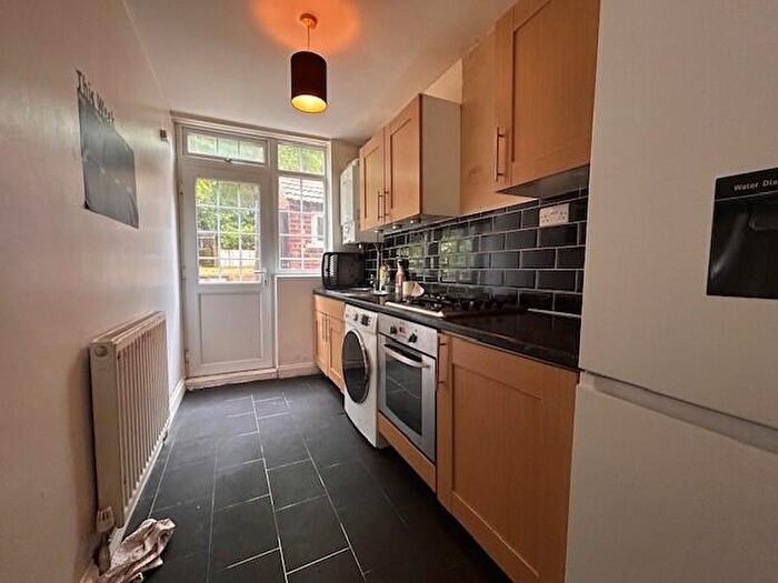 3 Bedroom Semi-Detached House To Rent In Bramingham Road, Luton, Beds, LU3