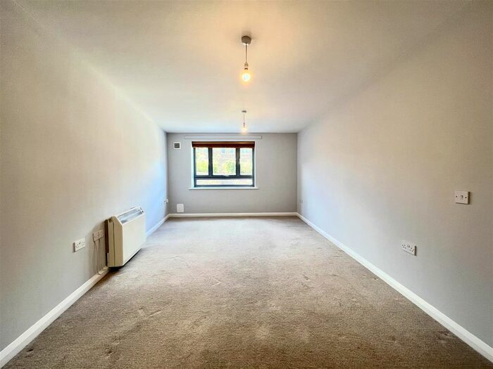 2 Bedroom Flat To Rent In The Waterfront, Hertford, SG14