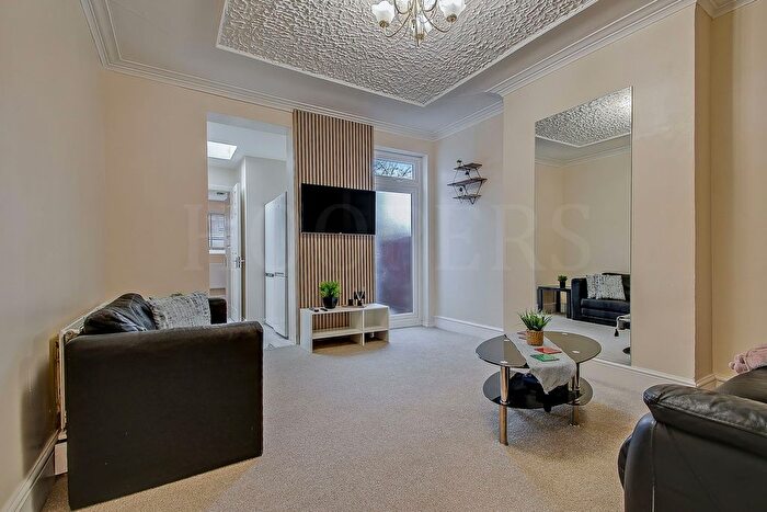 4 Bedroom Semi Detached House For Sale In North Circular Road, London, NW10