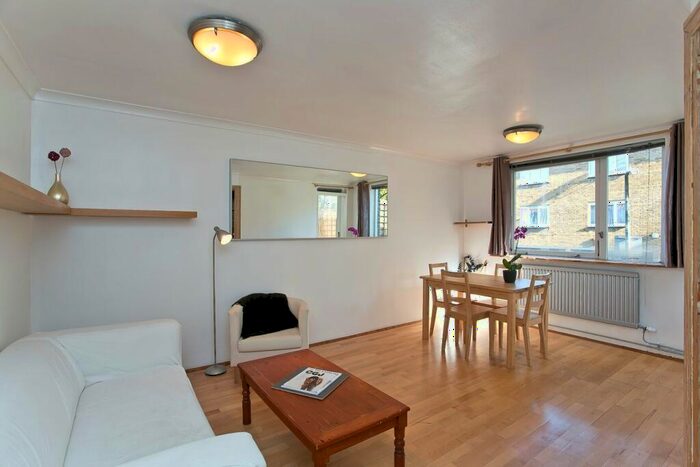 3 Bedroom Maisonette To Rent In Parfett Street, Whitechapel, E1