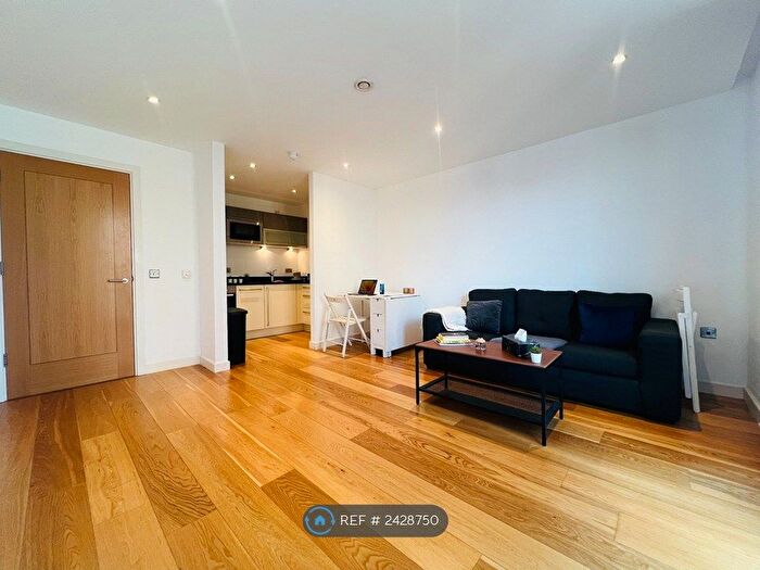 1 Bedroom Flat To Rent In Watermans Place, Leeds, LS1