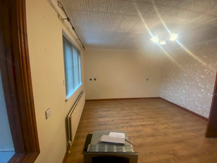 3 Bedroom Town House To Rent In North Street, Rochdale OL16