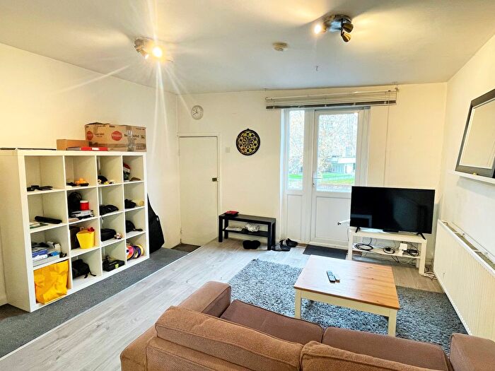 2 Bedroom Flat To Rent In Hackney Road, London, E2
