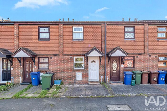 2 Bedroom Terraced House To Rent In Water Lane, Purfleet-On-Thames, RM19