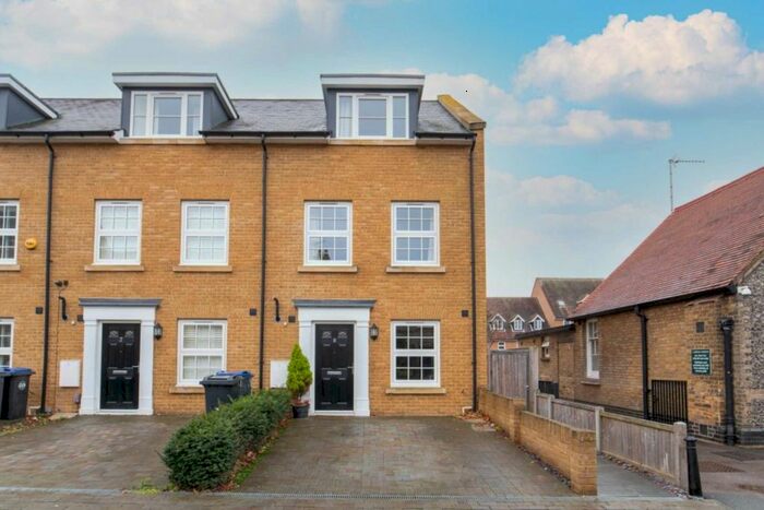 4 Bedroom Property To Rent In St. Johns Street, Hertford SG14