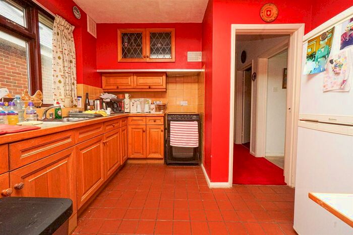 2 Bedroom Detached Bungalow For Sale In Friars Hill, Guestling, TN35