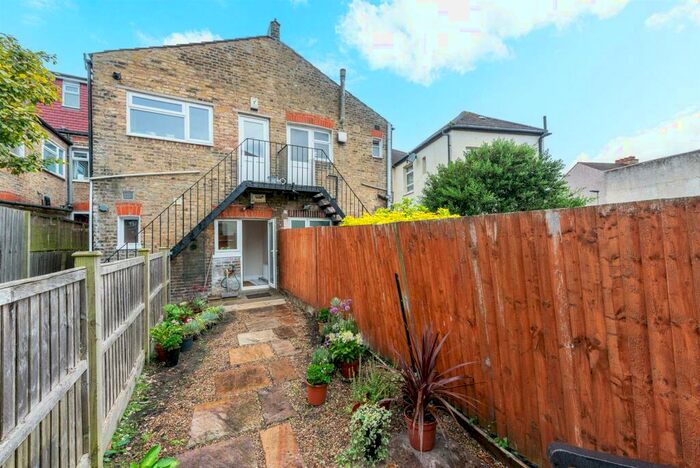 2 Bedroom Flat For Sale In Morgan Road, Bromley, BR1