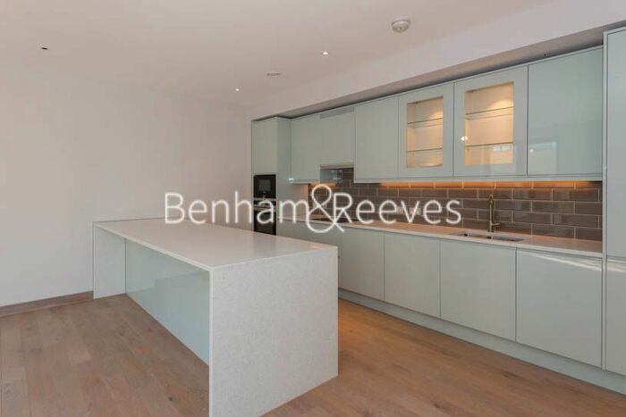 3 Bedroom Flat To Rent In Chivers Passage, Imperial Wharf, SW18