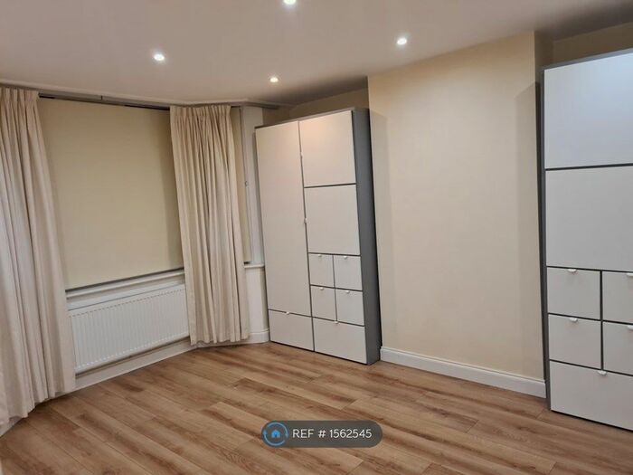 1 Bedroom Flat To Rent In St. Anselms Road, Hayes, UB3