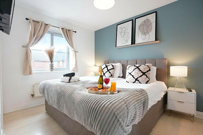 4 Bedroom House To Rent In School Lane, Northampton, Northamptonshire, NN4